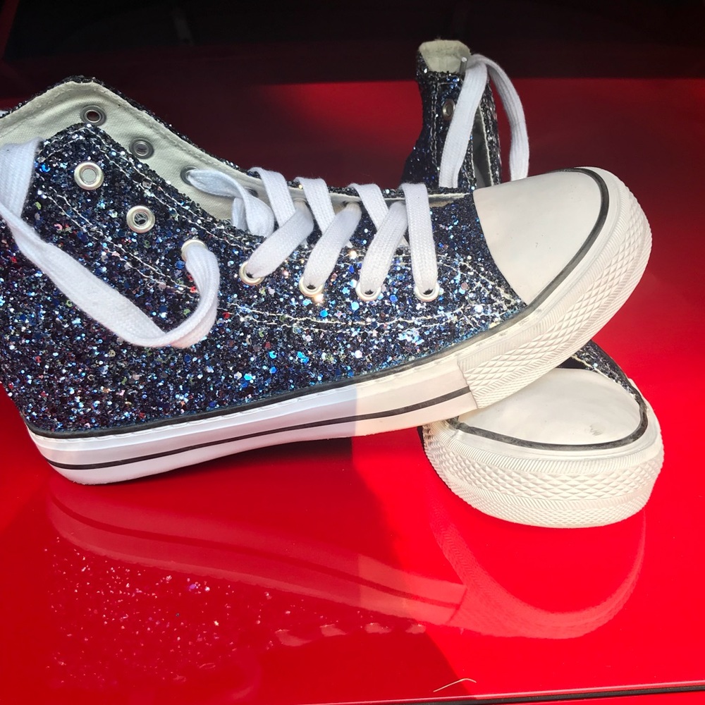 🔥🔥Preloved Glitter sneakers🔥🔥